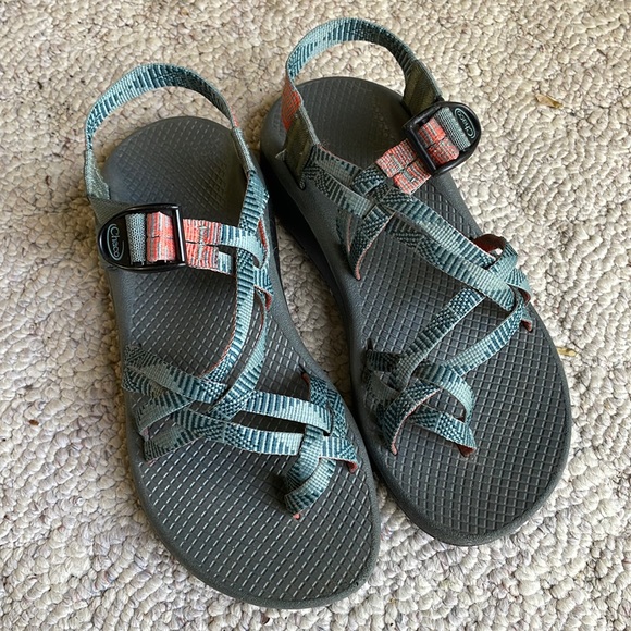 Women’s size 8 Chacos in EUC!  Green & Orange - Picture 1 of 3